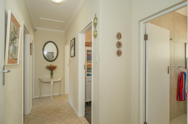 3 Bedroom Property for Sale in Meadowridge Western Cape